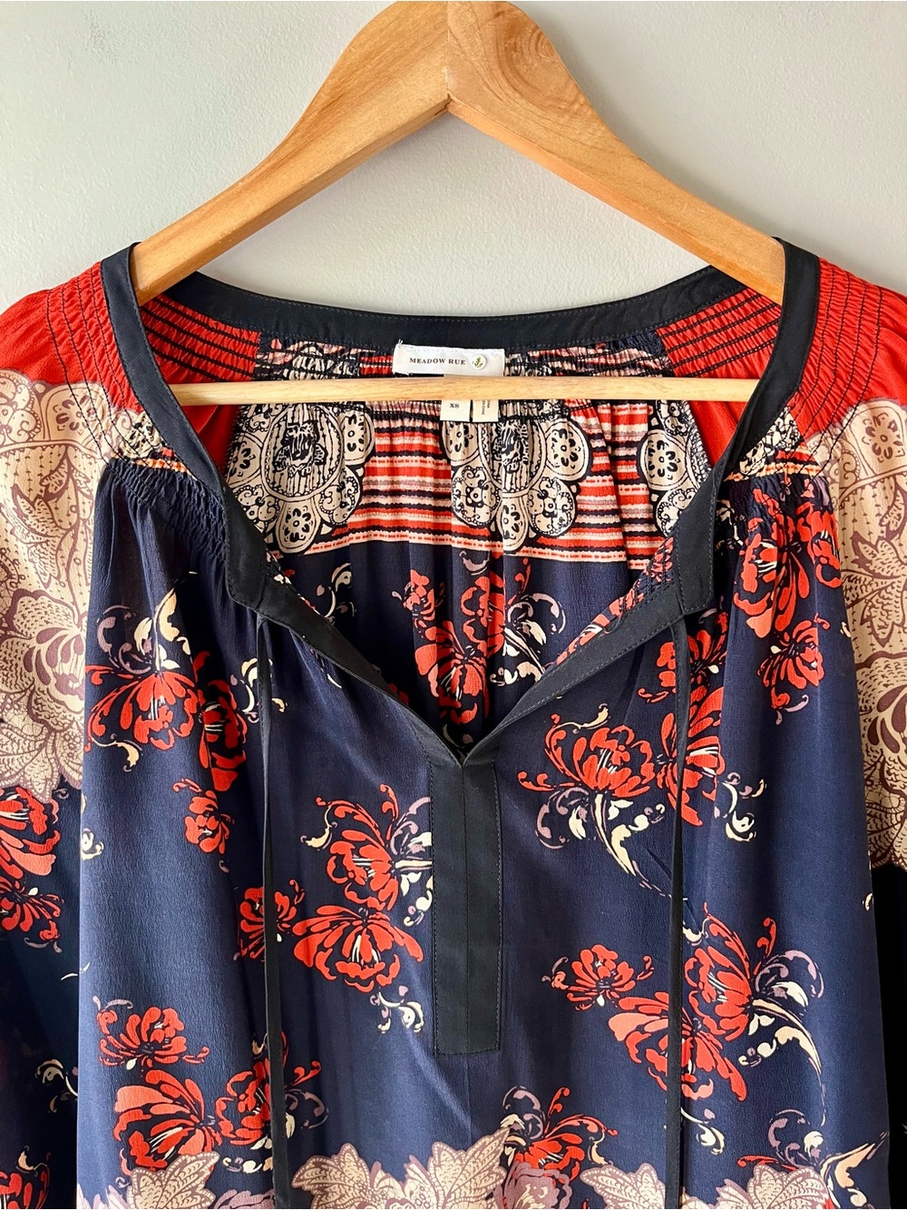 Meadow Rue 100% Silk Boho Peasant Style Tunic Blouse Size XS Navy Red Cream - Picture 7 of 8